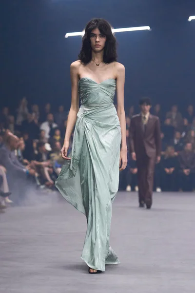 Look 64